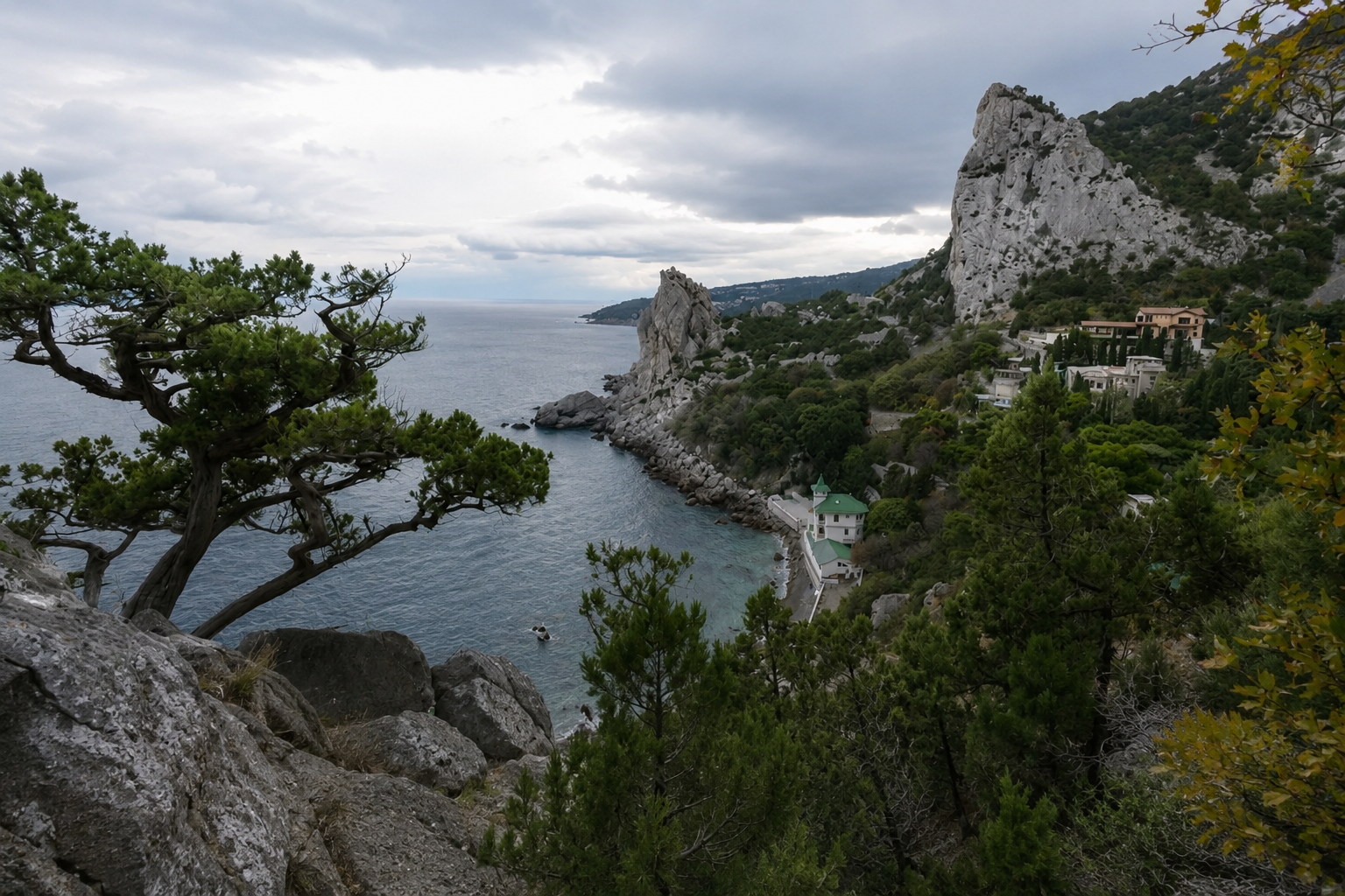 Крымский природный ландшафт — источник артезианской воды